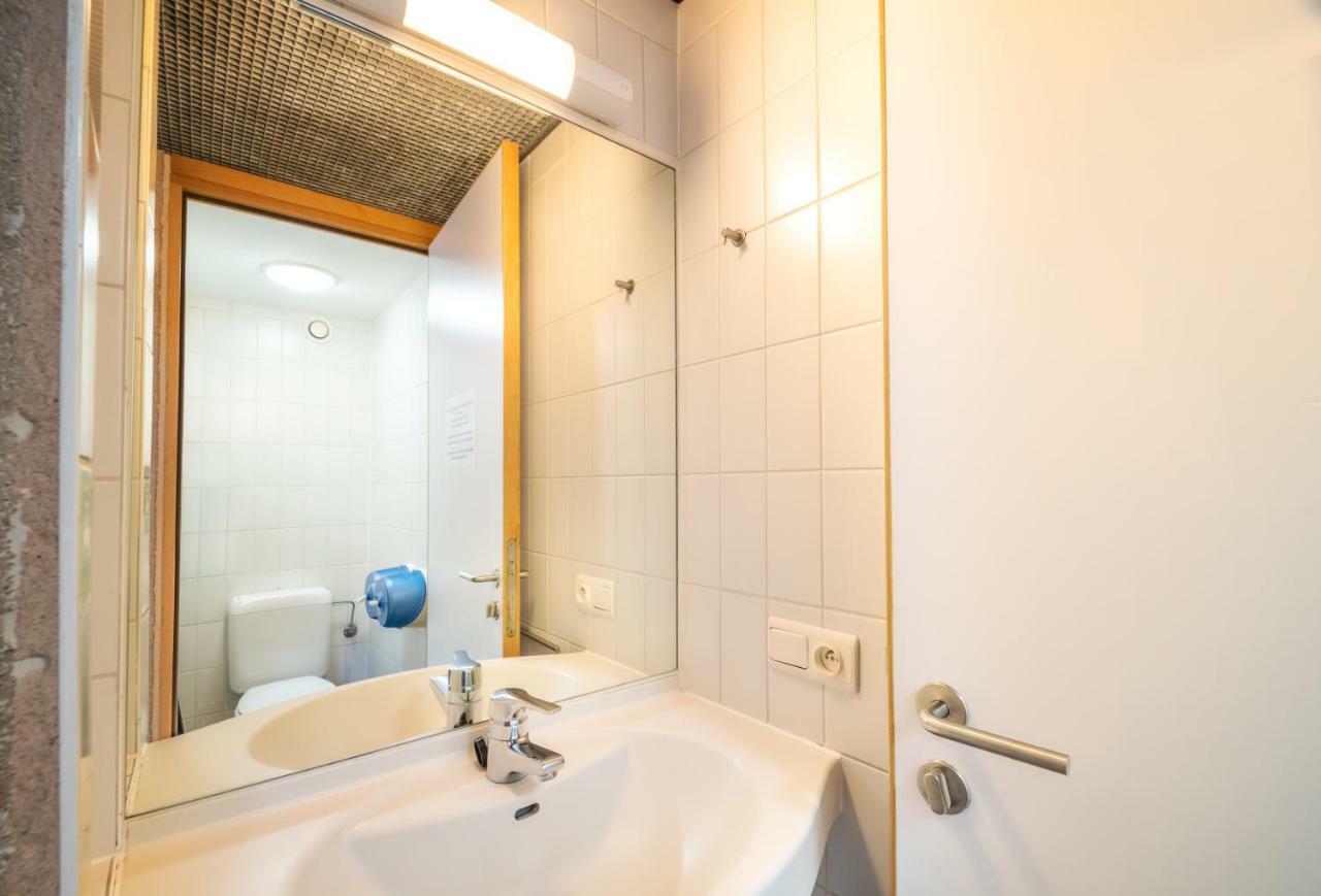 Auberge De Jeunesse De Монс Екстериор снимка